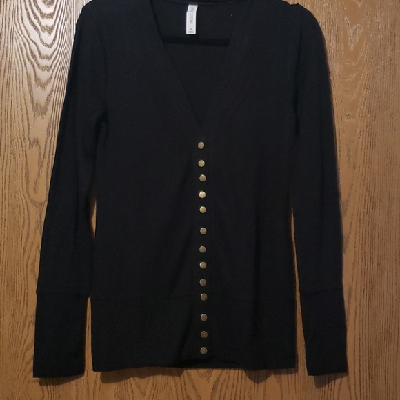 1 M Left💕New boutique snap cardigan - Picture 3 of 10